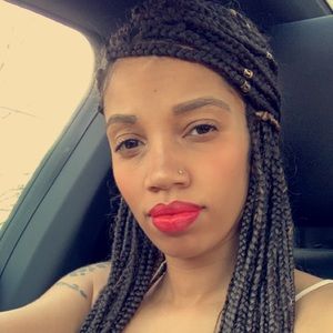 Meet your Posher, Candice